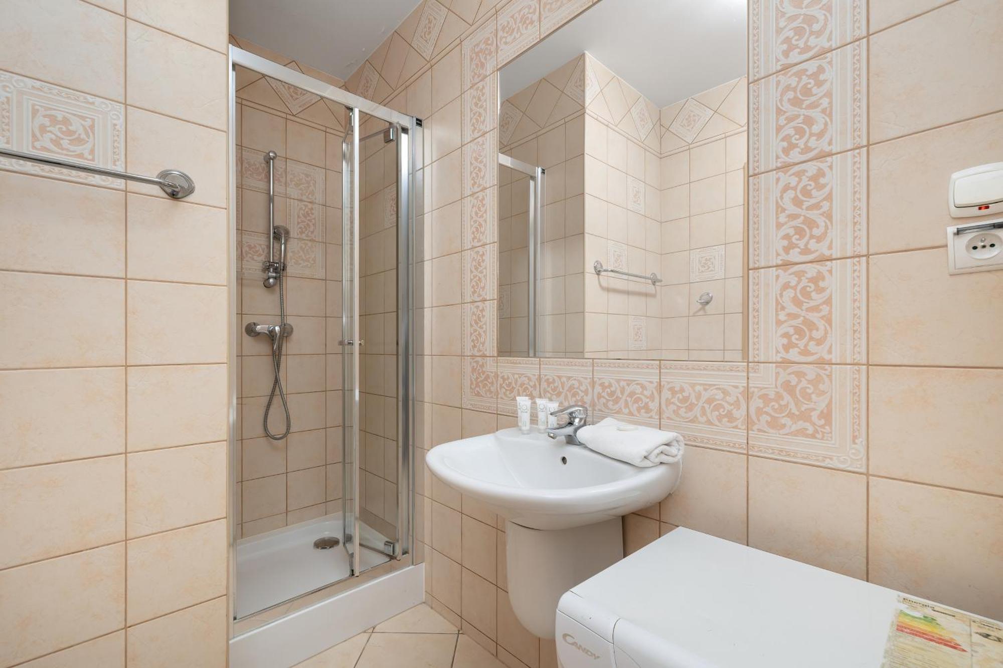 Jasny I Delikatny Sun Seasons 24 W Kolobrzegu By Renters